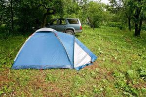 carpa turistica y coche foto