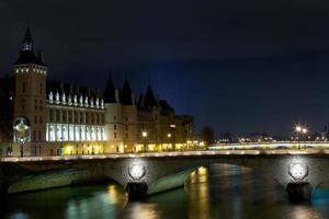 palacio de conserjería y pont au change foto