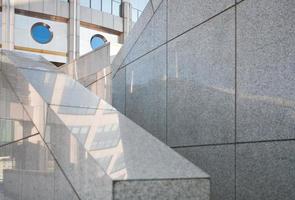 zigzags de escaleras de granito al aire libre foto
