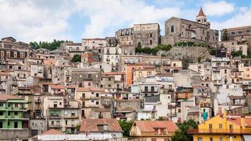 paisaje urbano de la ciudad de castiglione di sicilia en sicilia foto