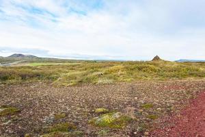 paisaje islandés cerca del cráter volcánico foto