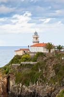 faro de cudillero, asturias, norte de españa foto