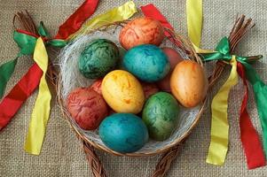 hermosos huevos de pascua foto