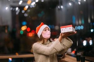 Portrait happy young beautiful woman, hold gift box and smile in cafe. photo