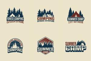 conjunto de emblemas de placa y parches de logotipo, camping, aventura al aire libre, con siluetas de bosque, carpa, montaña, hoguera en estilo retro vintage. logotipo de ilustración vector