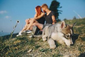 foto de una pareja en la montaña