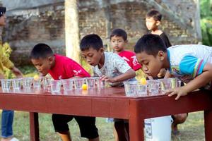 maguetán, indonesia. 17 de agosto de 2022. los niños indonesios están felices de celebrar el día de la independencia de indonesia participando en un concurso. foto