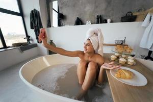 Brunette doing her sexy photo while taking bath