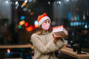 Portrait happy young beautiful woman, hold gift box and smile in cafe. photo