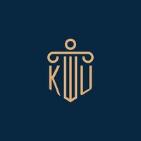 ku inicial para el logotipo del bufete de abogados, logotipo de abogado con pilar vector