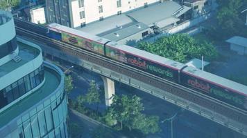 Visualizza per il skytrain BTS ferrovia con sfondo di bangkok città video