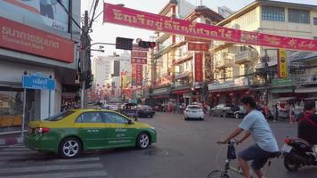 vista de la calle de la ciudad de china en bangkok yaowarat video