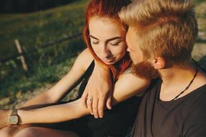 foto de una pareja en la montaña