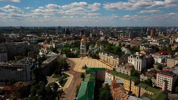 vista aérea de la plaza sofia y la plaza mykhailivska foto