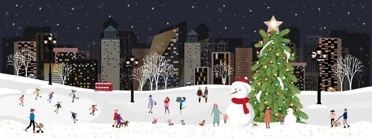 gente del paisaje de la ciudad de invierno celebrando la noche de navidad o año nuevo, banner horizontal vectorial país de las maravillas de invierno en la ciudad con niños felices paseando en trineo y jugando patines de hielo en el parque vector