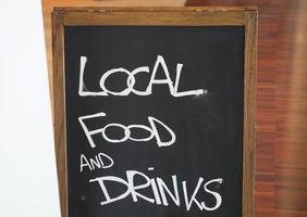 señal de comida y bebida local foto