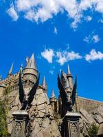 osaka, japón el 8 de abril de 2019. esta es una foto del edificio del castillo de hogwarts en universal studio japan en osaka.