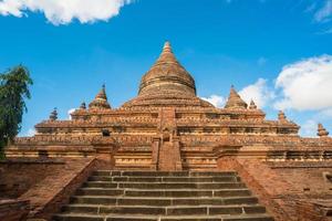 pagoda mingalazedi la última estupa budista que construyó en el período bagan la tierra de la pagoda en la región de mandalay de myanmar.