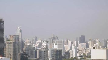 15 avril 2022 bangkok, thaïlande vue à vol d'oiseau de la ville de bangkok depuis le ciel video