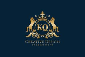 cresta dorada retro kq inicial con círculo y dos caballos, plantilla de insignia con pergaminos y corona real - perfecto para proyectos de marca de lujo vector