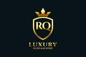 logotipo de monograma de lujo inicial rq elegante o plantilla de placa con pergaminos y corona real - perfecto para proyectos de marca de lujo vector