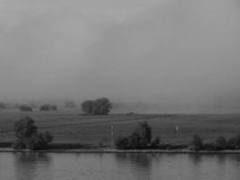 el río rin cerca de wesel foto