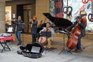 Munich, Alemania, 2014. Músicos callejeros en Munich. foto