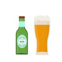 vaso y botella de cerveza aislado en blanco. icono de vector plano. elemento vectorial de diseño fácil de editar para el diseño del logotipo de su cervecería, afiche, pancarta, volante, camiseta, menú de bar o pub, etc.