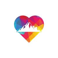 diseño creativo del logo de la montaña y el amor. diseño de ilustraciones de montañas nevadas. vector