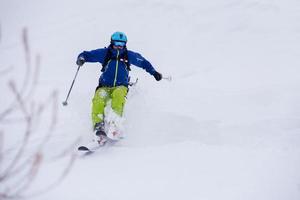 esquiador freeride esquí alpino foto