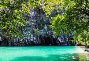 hermosa laguna con agua turquesa. puerto princesa, palawan, filipinas. foto