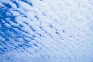 cielo azul con nubes naturaleza resumen antecedentes foto