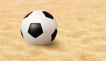 pelota de fútbol en la playa pelota de fútbol en la arena foto