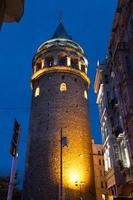 torre de galata en estambul foto