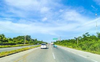 playa del carmen quintana roo méxico 2022 calle típica y paisaje urbano de playa del carmen méxico. foto