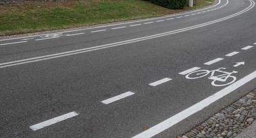 carretera con carril bici foto