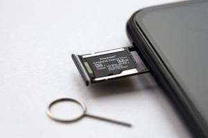 ternopil, ucrania - 5 de julio de 2022 kingston micro sd 32 gb canvas select más tarjeta flash de memoria ensamblada en taiwán bajo la corporación de tecnología de kingston foto