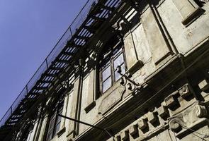 casa antigua abandonada en la ciudad de kandy foto