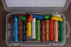 photo crayons for children's drawing exercises help the imagination and brain development of children.