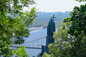 monumento al principe vladimir en kiev foto