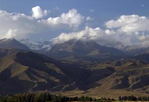 paisaje de montaña en Kirguistán foto