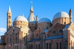 edificio de la basílica de san antonio de padua foto