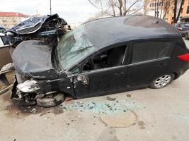 coche roto durante un accidente de tráfico foto