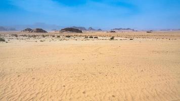 superficie de arena del desierto de wadi rum foto