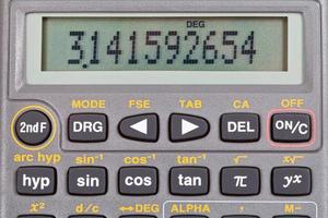 pantalla de calculadora científica con funciones matemáticas foto