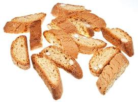 cantuccini italiano aislado en blanco foto