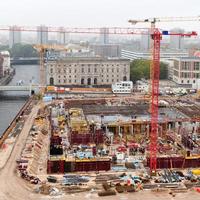 vista anterior del sitio de construcción urbana foto