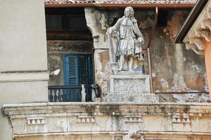 scipione maffei en piazza dei signori en verona foto