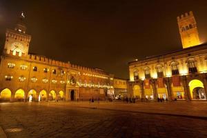 piazza maggiore con palacio accursio y palazzo del podest foto