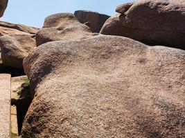 Rocas de granito de cerca en el sitio de ploumanach foto